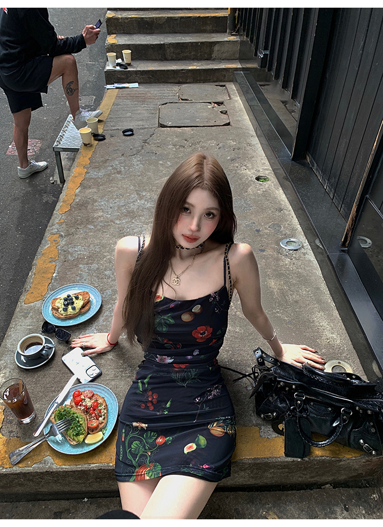 Tongiiuu 迷迭海瑟薇 碎花吊帶連衣裙女復古收腰顯瘦a字包臀裙春