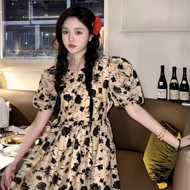 法式復古碎花氣質時尚泡泡袖連衣裙女夏季新款高腰顯瘦百搭中長裙