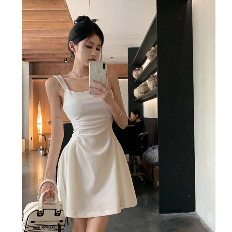 法式赫本風氣質禮服小白裙女早春季高級感純欲收腰a字吊帶連衣裙