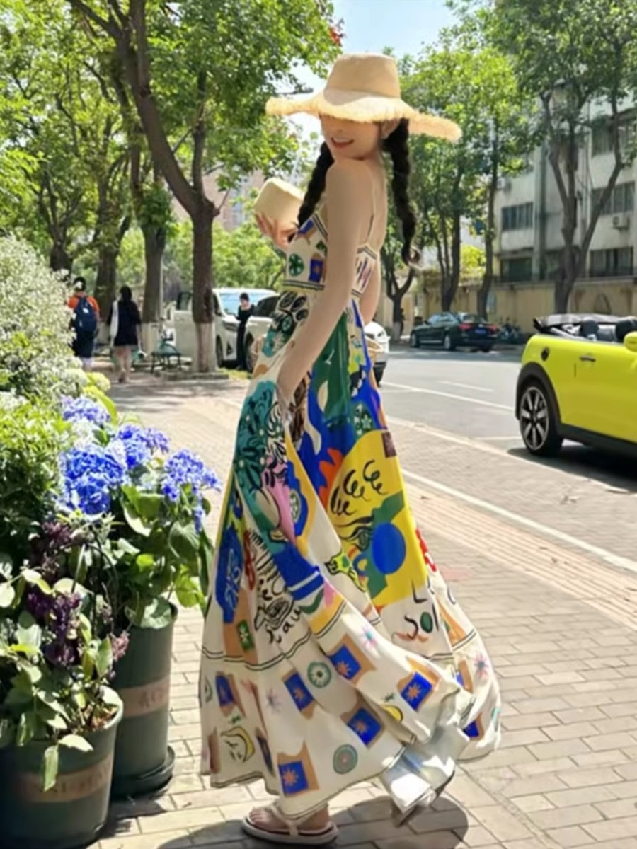 泰式海邊度假塗鴉印花吊帶連衣裙女小眾設計高級感沙灘長裙子夏季