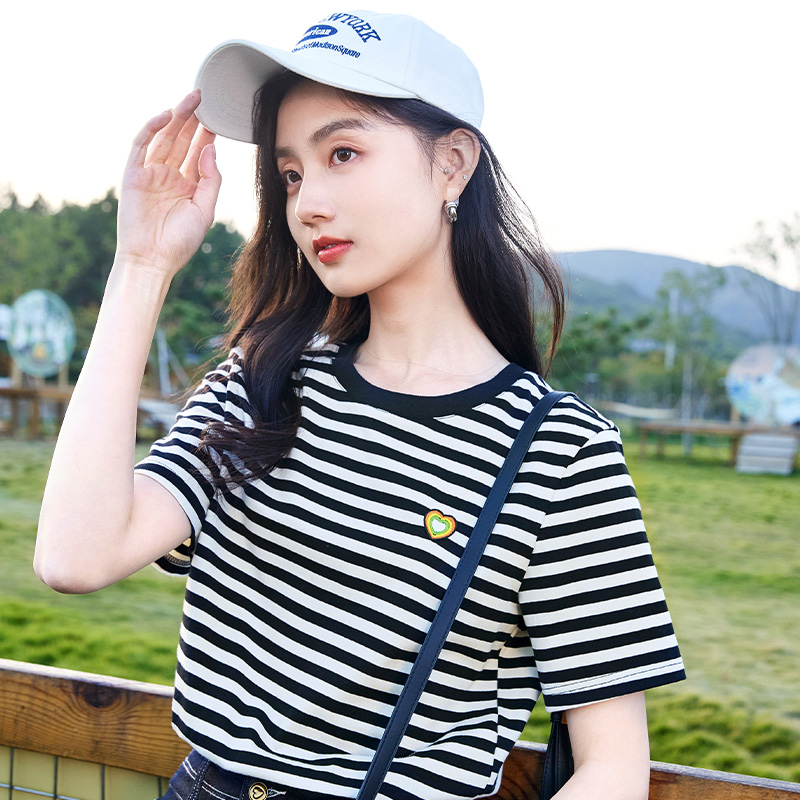 冰絲針織短袖t恤女寬鬆2024春季新款設計感愛心彩虹刺繡條紋上衣