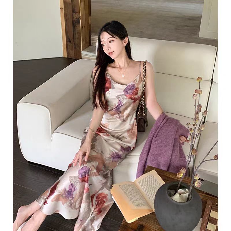 緞面高級感油畫碎花吊帶連衣裙女辣妹設計感a字長裙秋季