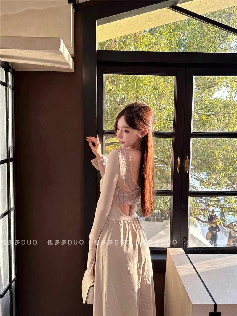 法式氣質高級感U領收腰連衣裙小個子辣妹性感露背a字短裙女設計感