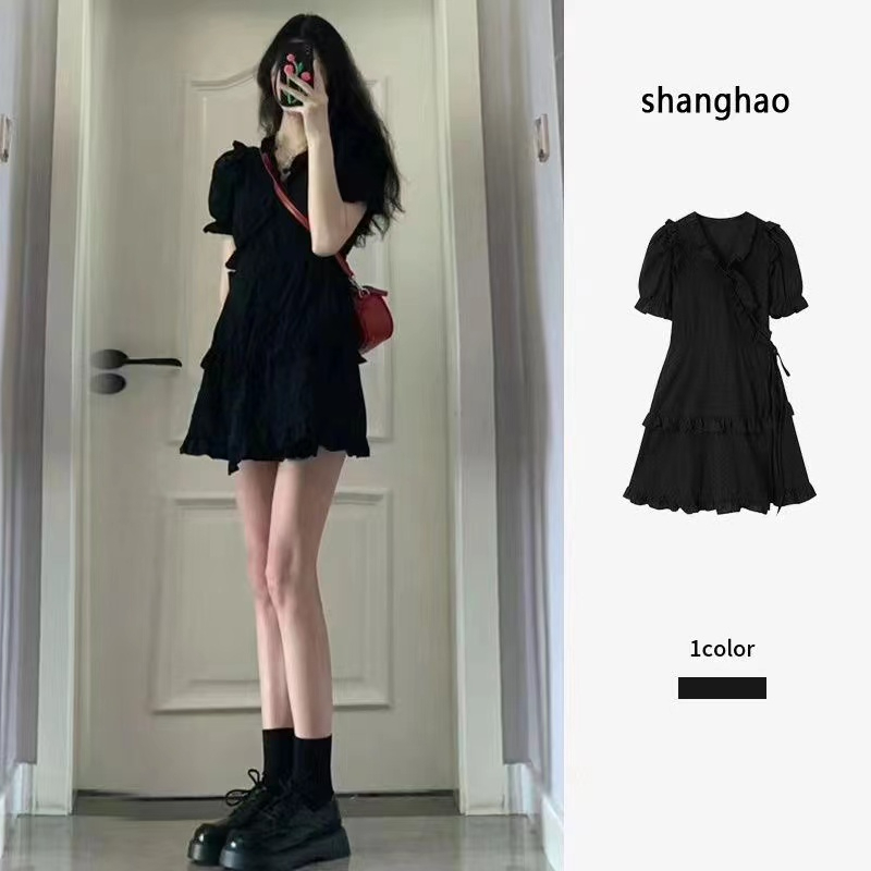 Hepburn style little black skirt for small women in summer, high-end French puff sleeves, slim dress, short style