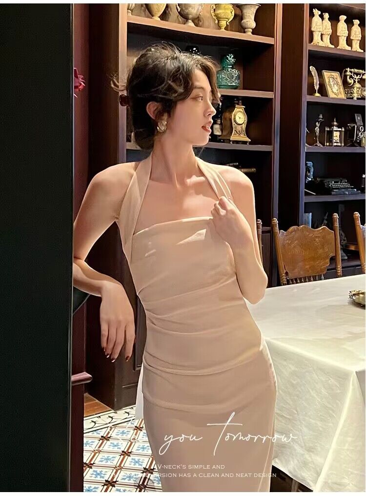 赫本風復古露背掛脖連衣裙女春夏法式御姐高級感收腰開叉吊帶裙子