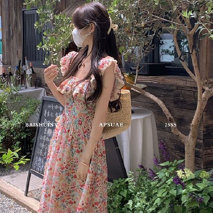 碎花方領連衣裙女夏季新款收腰顯瘦中長款森系設計感無袖裙子