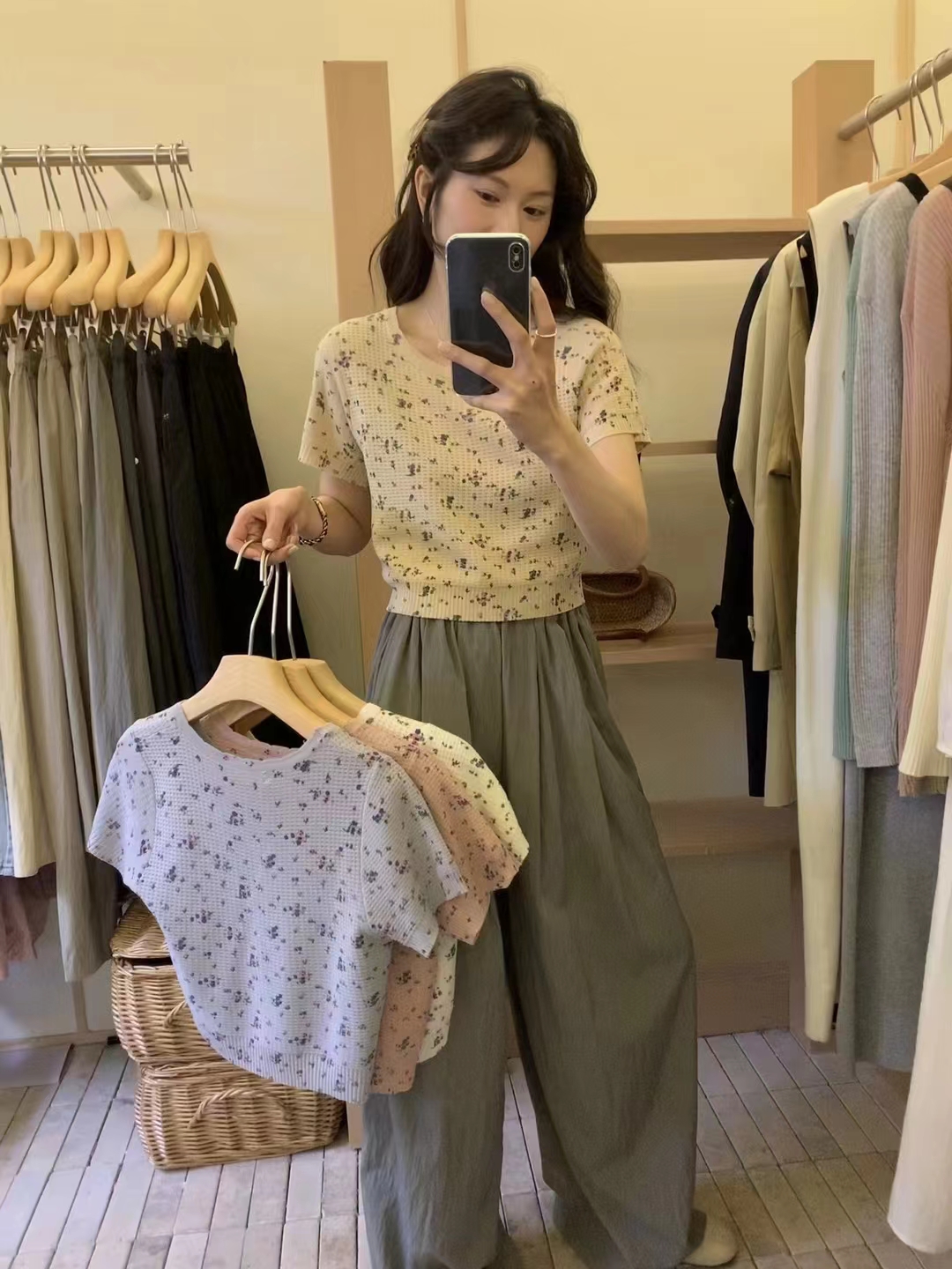 2024年春季新款韓國東大門溫柔甜美風碎花泡泡袖短款針織衫上衣女