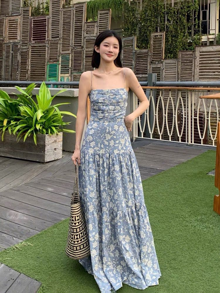 藍色碎花吊帶連衣裙女裝夏季法式茶歇長裙露背海邊度假風a字裙子