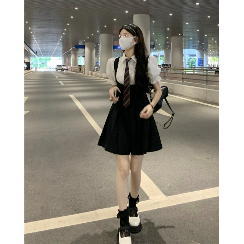 吊帶小黑裙背帶連衣裙女夏小個子百褶裙顯瘦收腰甜酷初戀裙子旅行