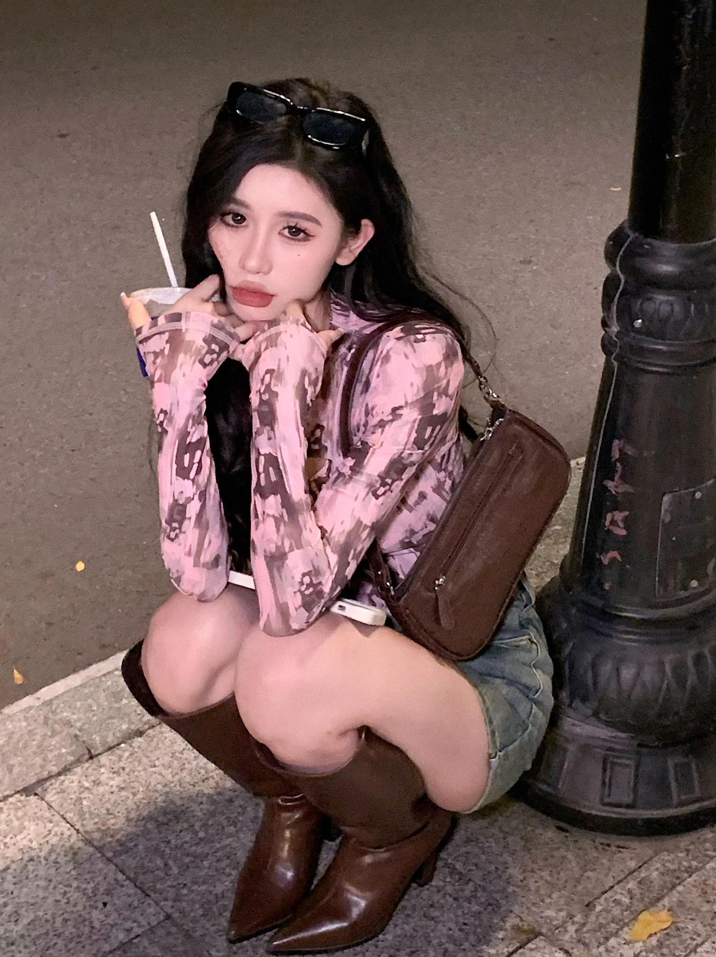 設計感粉色扎染印花長袖上衣女春秋辣妹純欲減齡T恤