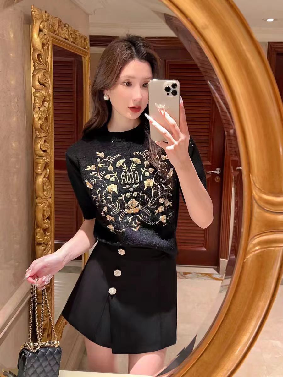 張心子品味咖獨特上衣超好看2024早春新款歐貨顯瘦短袖T恤女 刺繡