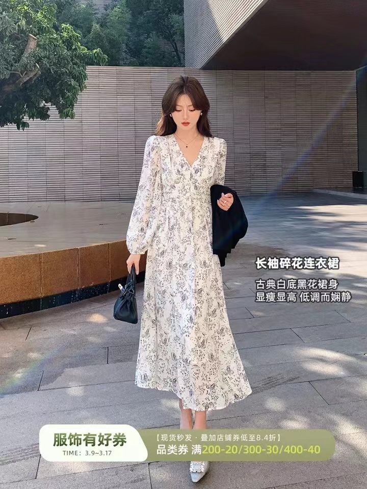 島歌夫人 法式V領黑白碎花連衣裙女春秋長袖雪紡長款修身顯瘦收腰