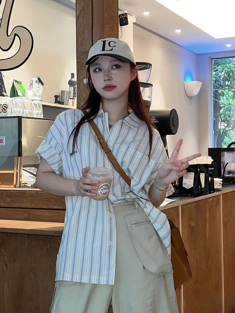 港風復古豎條紋襯衫女夏季寬鬆短袖襯衣設計感小眾字母上衣ins潮