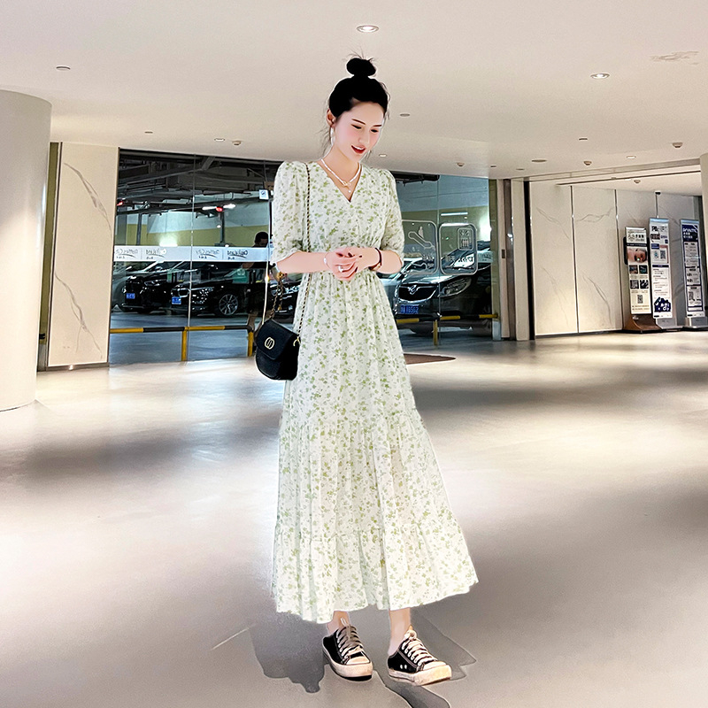 2024新款女裝夏季短袖V領過膝長款碎花連衣裙女修身顯瘦英倫風長