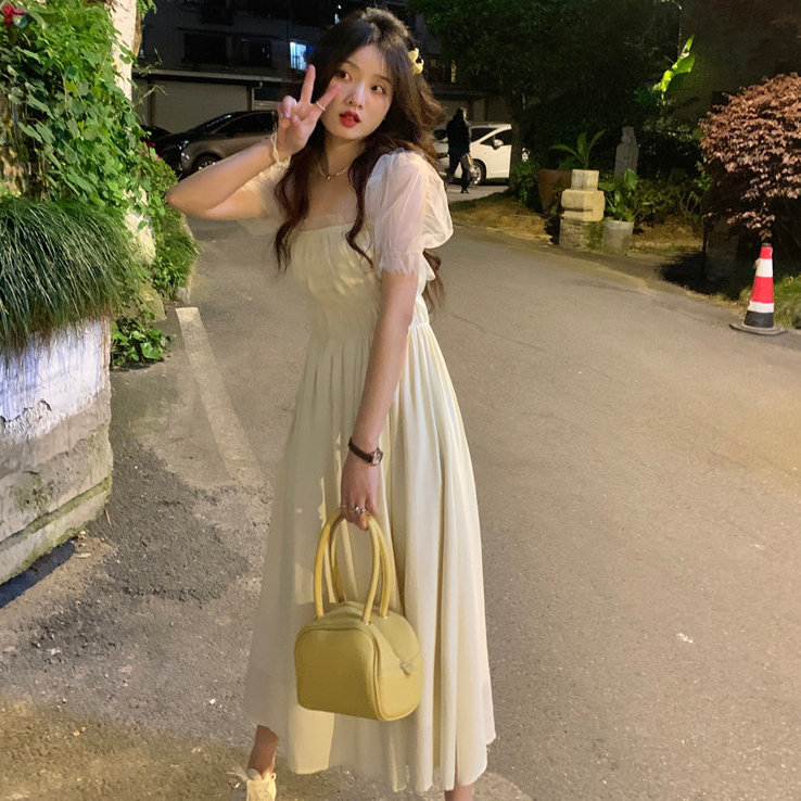 肩帶可調2024新款女裝高級感輕奢吊帶裙百搭顯瘦碎花森系連衣裙