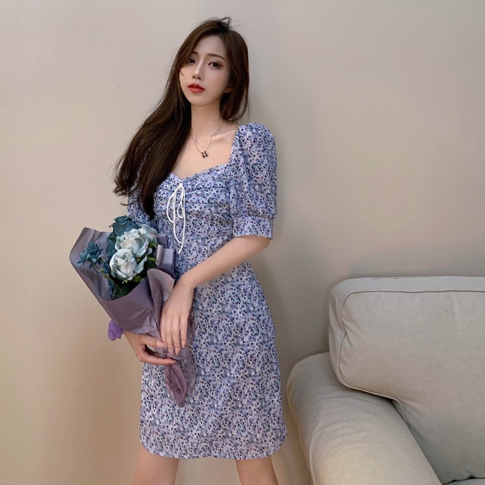 時尚夏季新款復古泡泡袖方領鎖骨連衣裙少女風碎花度假裙
