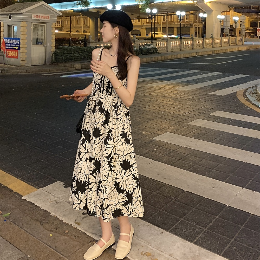 肩帶可調2024新款女裝高級感輕奢吊帶裙百搭顯瘦碎花森系連衣裙