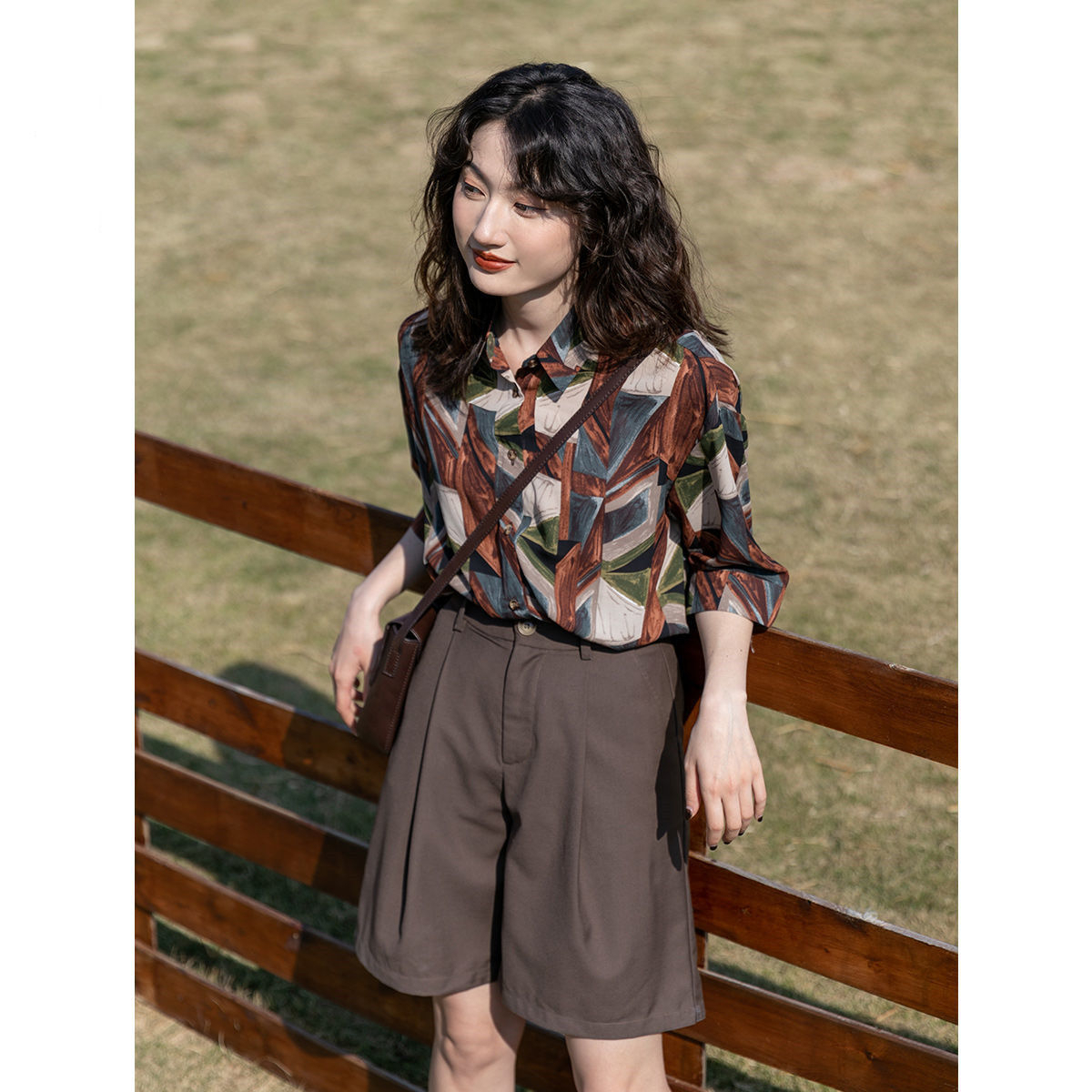 2024 summer new short-sleeved shirt women's loose top retro Hong Kong style oil painting tie-dye mid-sleeve floral shirt