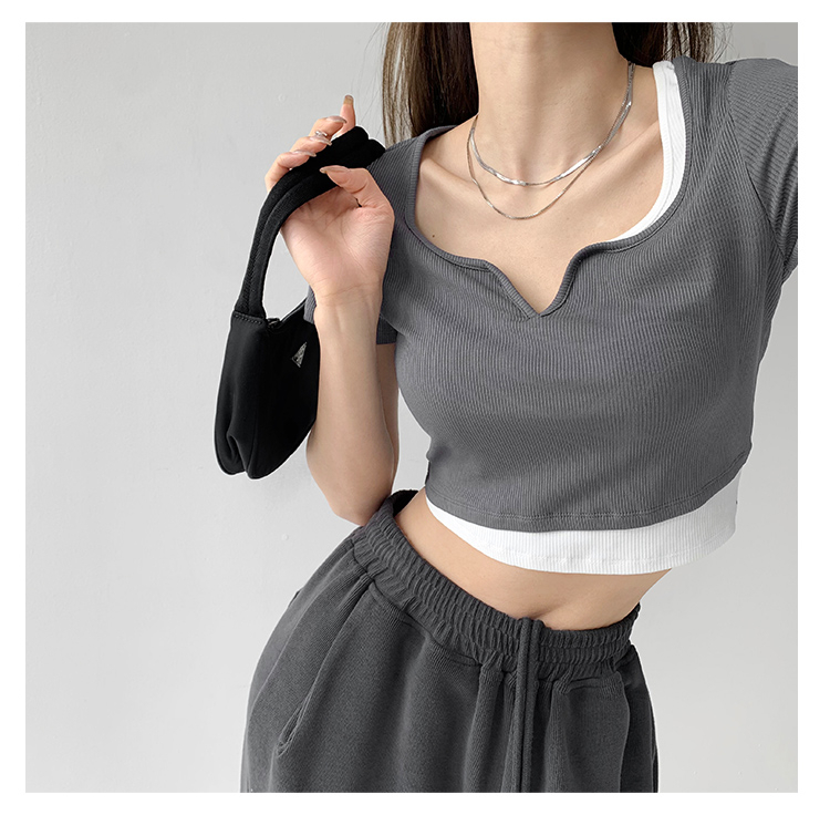 American street hot girl contrasting color fake two-piece short-sleeved T-shirt for women small V-neck short slim top trendy