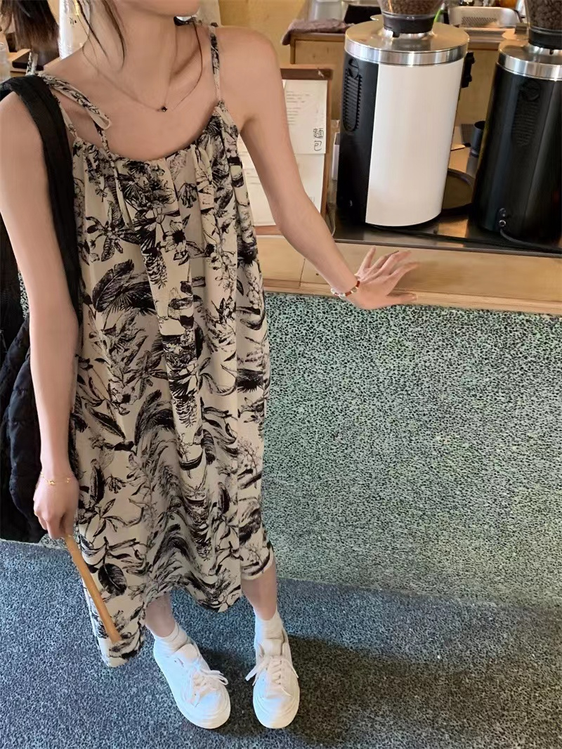 茶歇法式無袖碎花吊帶連衣裙子女夏季2024新款氣質小個子顯瘦長裙