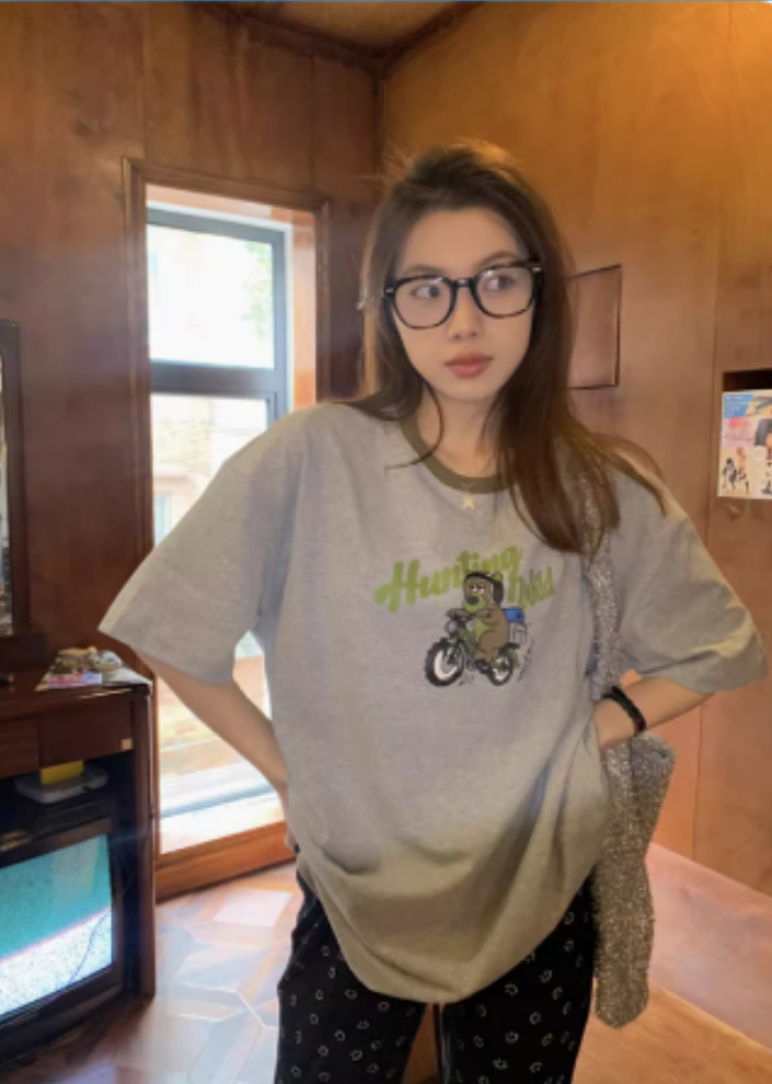 可愛卡通小熊短袖T恤女裝春季2024新款美式灰色寬鬆休閒別致上衣