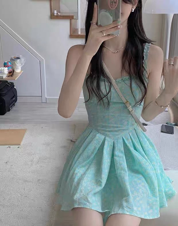 吊帶碎花連衣裙女夏季純欲風甜辣性感修身別致設計感短裙子