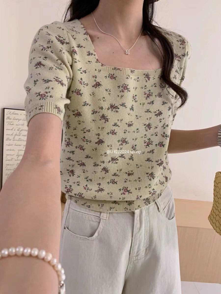 U粒法式方領短款毛衣女小碎花溫柔風春季新款小花朵針織短袖上衣