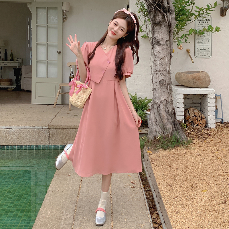 Real shot of large size French age-reducing V-neck dress for women in summer new design waist slimming long skirt