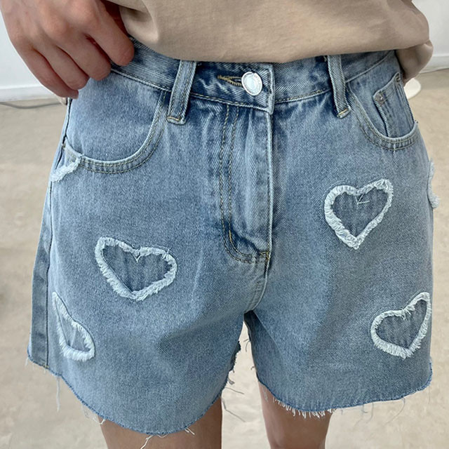 Cute little furry hem love patch high waist denim shorts