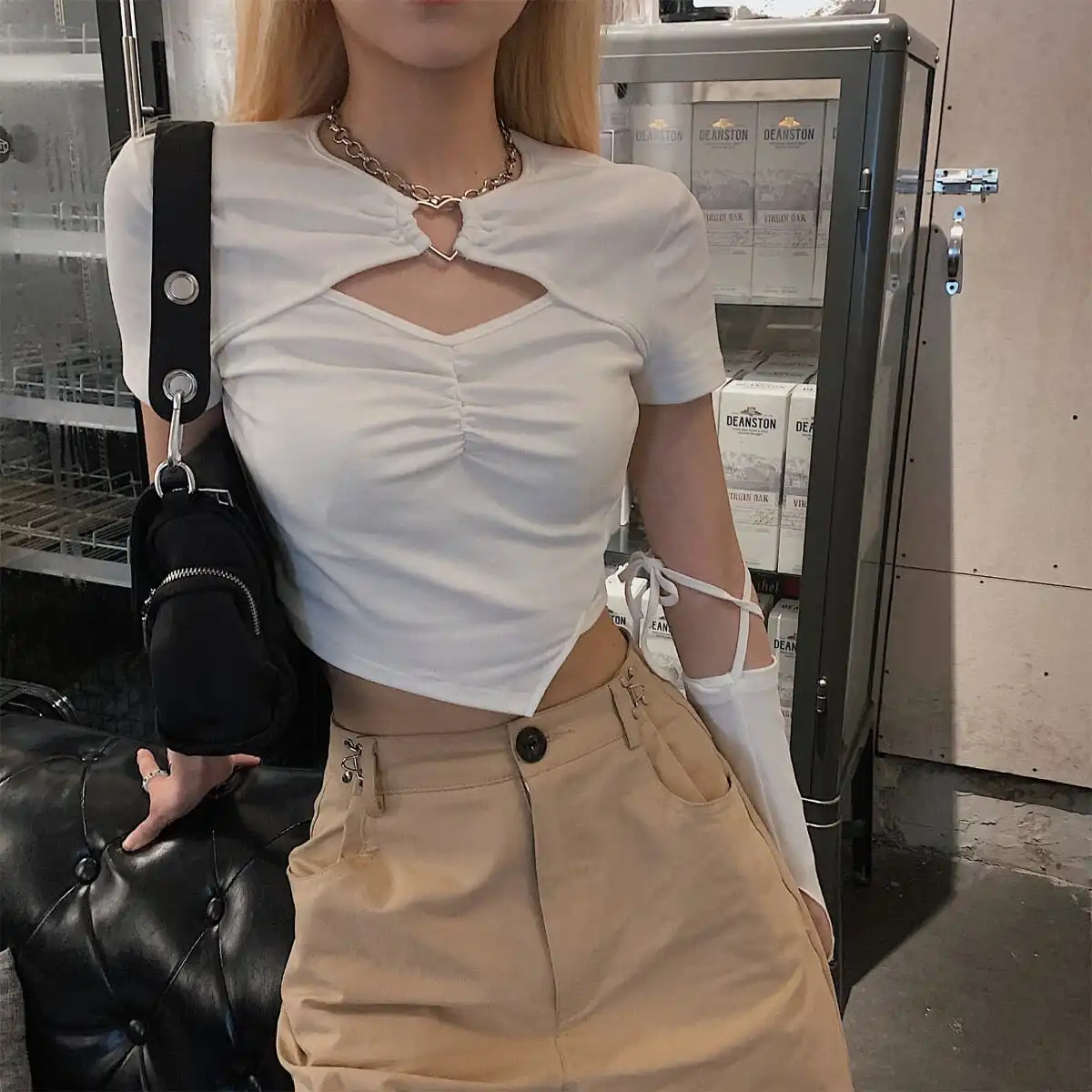 季新款鏤空短款T恤女設計感修身百搭露臍短袖上衣