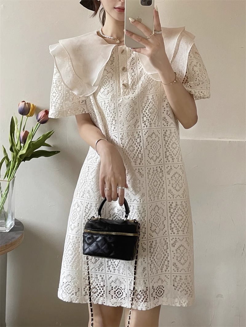 大碼女裝2024夏季新款胖妹妹顯瘦遮肚設計感鏤空蕾絲娃娃領連衣裙