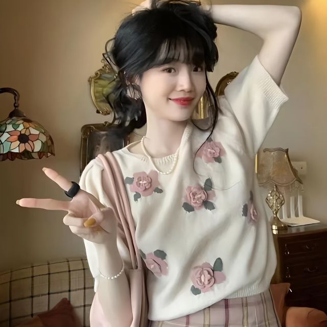 網紅同款復古港風氣質立體花朵套頭毛衣女小眾設計感重工針織短袖