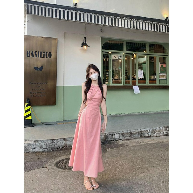海邊度假風掛脖露腰連衣裙女溫柔風氣質減齡別致長裙子多巴胺裙