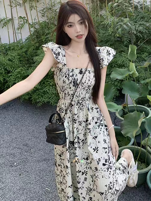 Super fairy dress, summer new style with small flying sleeves, sweet temperament, gentle style, French floral mid-length skirt