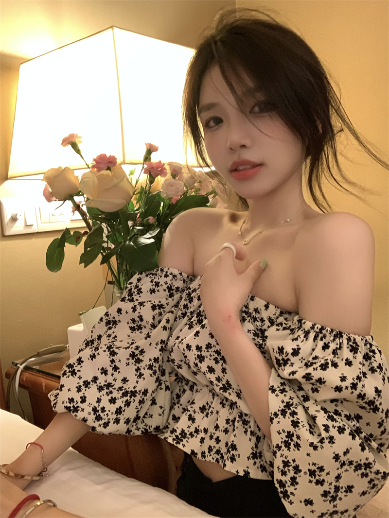 韓系甜美性感一字肩襯衫春夏法式復古純欲收腰短款度假襯衫小衫女