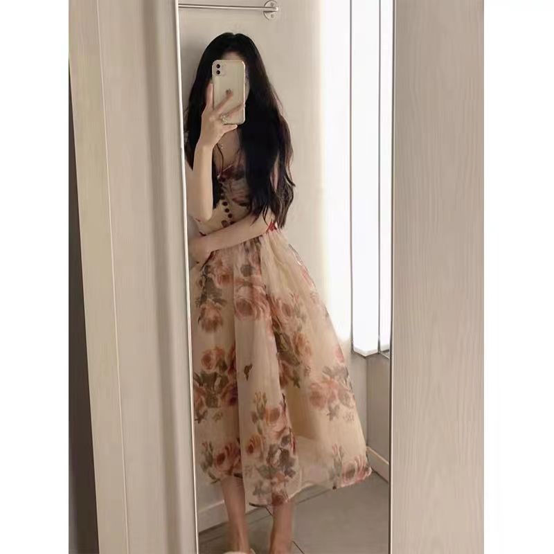 2024春裝新款設計感小眾赫本風法式碎花吊帶仙女連衣裙子長裙女夏