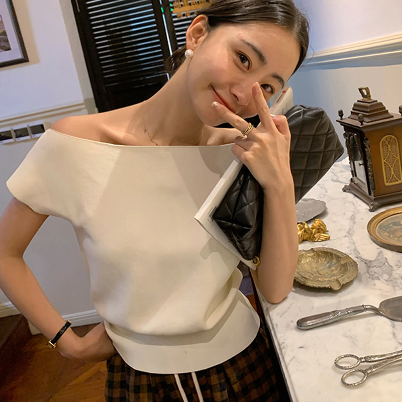 一字領短袖冰絲針織衫女夏季薄款設計感小眾氣質別致露肩短款上衣