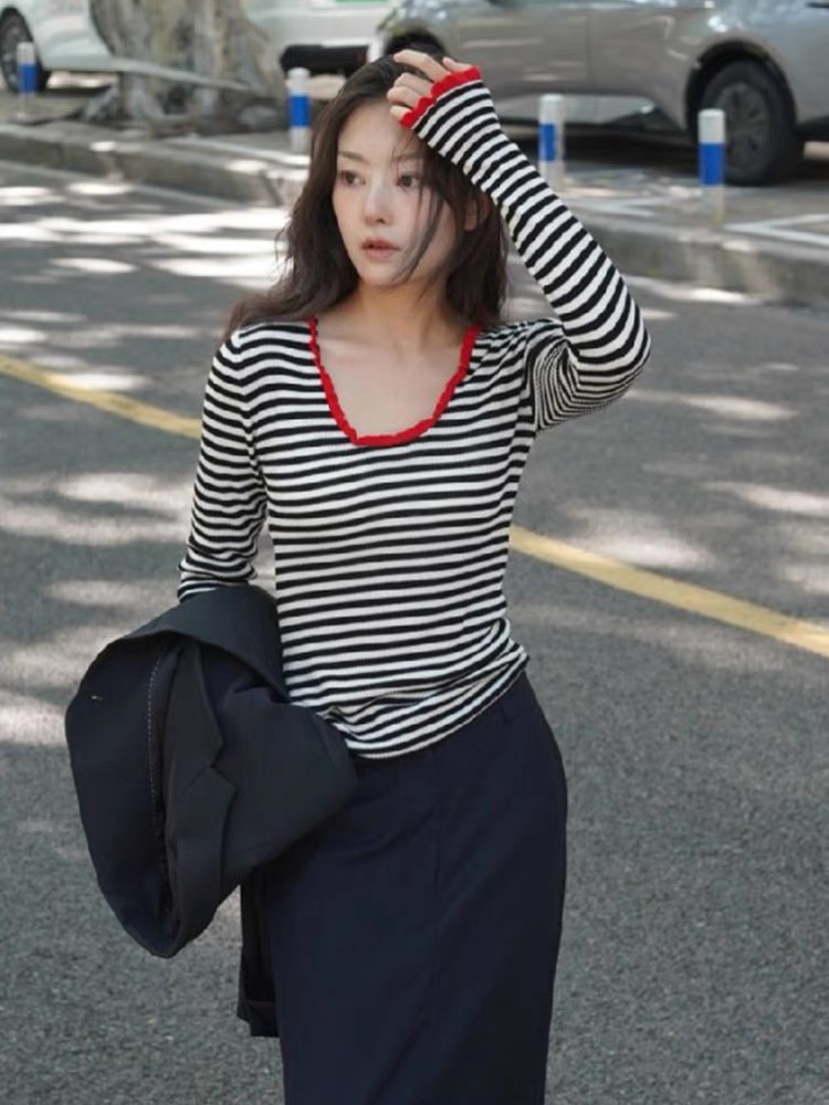 美拉德穿搭秋冬2024新款女裝撞色條紋打底衫長袖收腰修身針織上衣