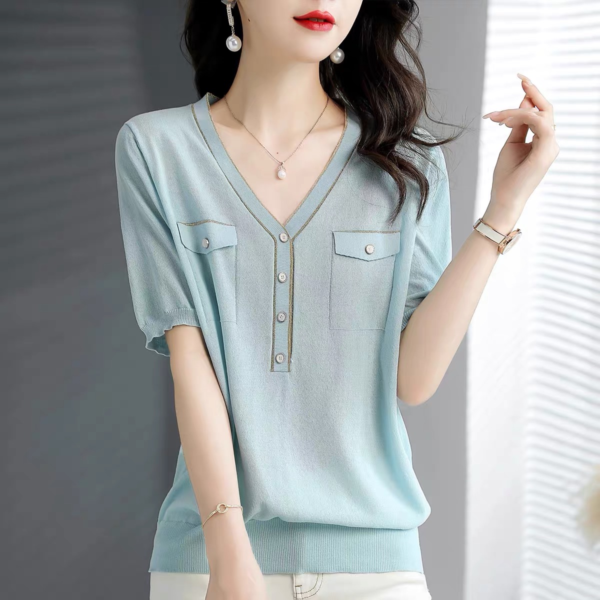 V-neck ice silk short-sleeved t-shirt for women mothers summer 2024 new summer thin sweater short mid-sleeve top