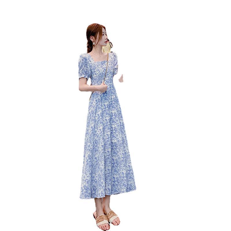 Floral Korean version 2024 mid-length French style new Hepburn style baby mother travel waist summer square collar dating retro