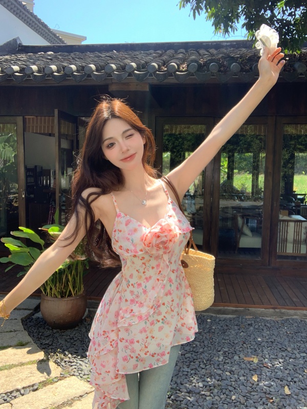 實拍  甜辣碎花收腰小吊帶夏季不規則下擺荷葉邊純欲掛脖上衣