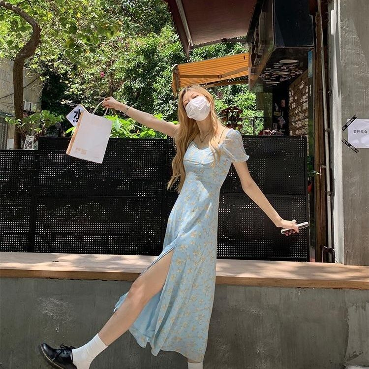 茶歇法式藍色泡泡袖碎花連衣裙女夏季新款高級感初戀甜美開叉長裙