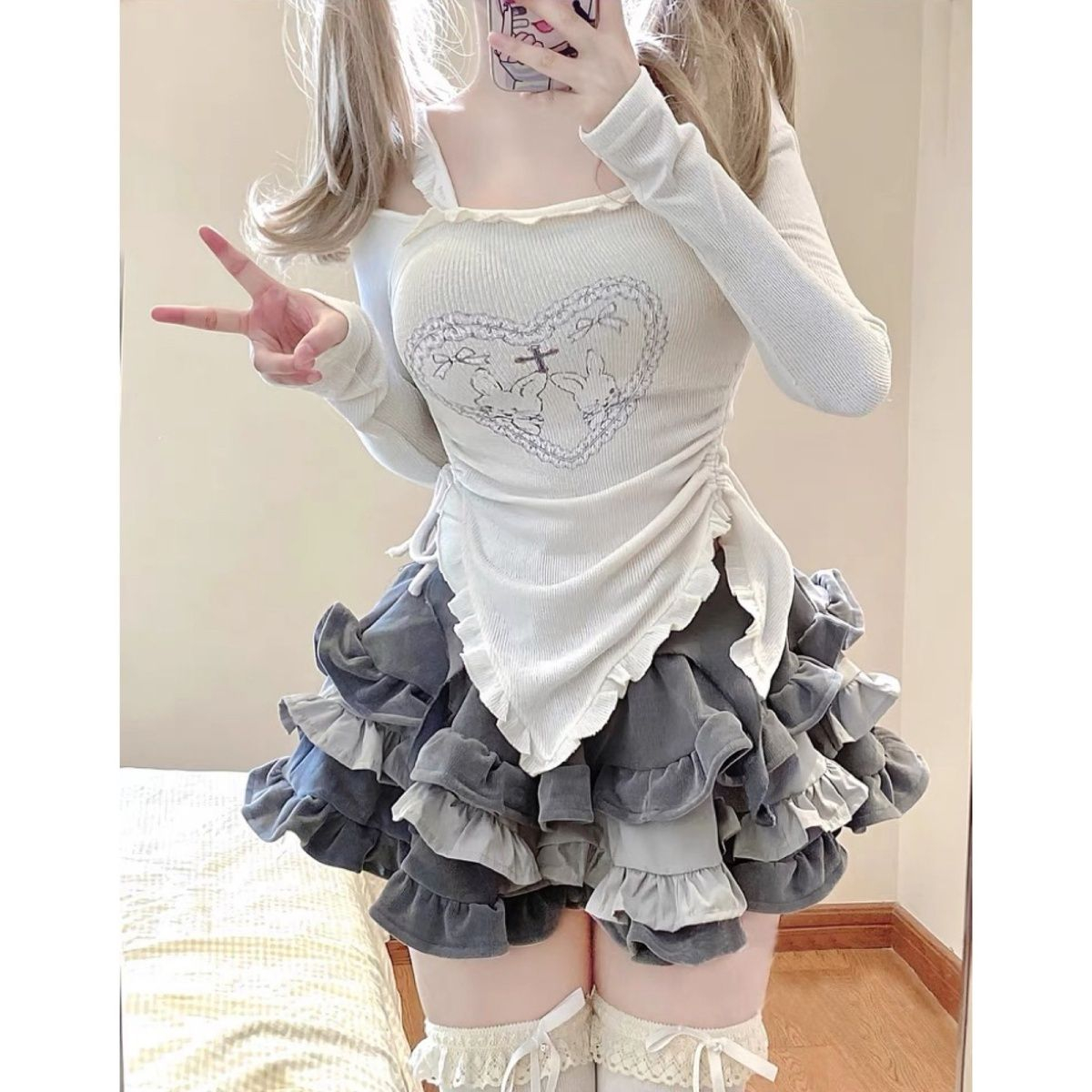 少女新款早秋穿搭2024米色上衣超重工蛋糕蓬蓬短裙甜辣妹套裝椰子