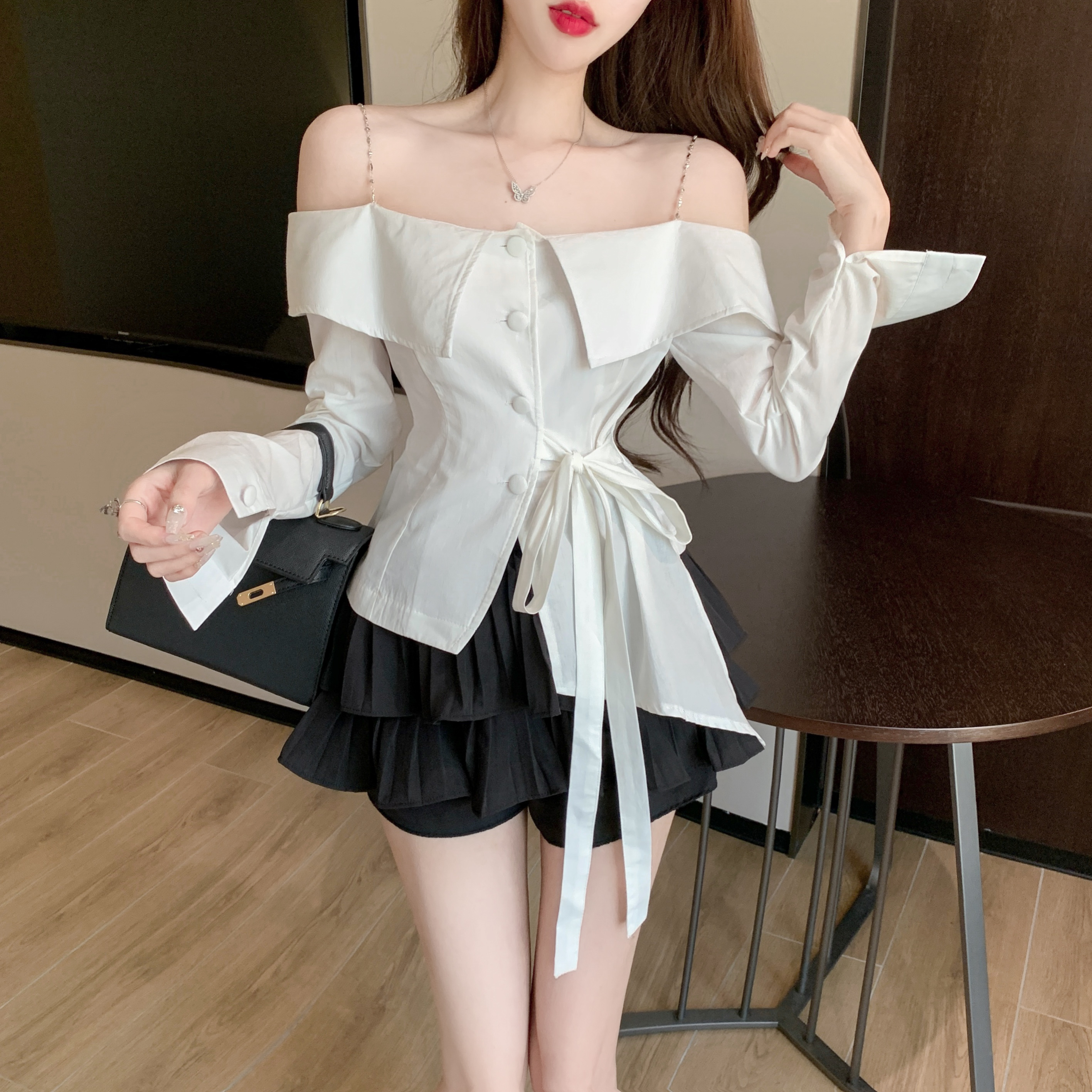 Real shot of French waist chain one-shoulder suspender shirt design niche strap slim long-sleeved white top