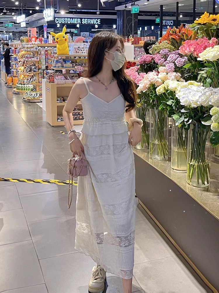法式小眾溫柔風蕾絲吊帶連衣裙女夏季氣質收腰裙子海邊長裙