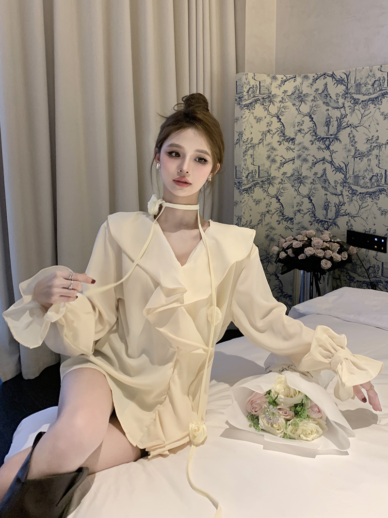 實拍 法式V領小心機荷葉邊顯瘦黑白長袖襯衫女上衣