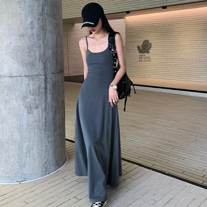 黑色吊帶連衣裙女2024年夏季新款氣質收腰顯瘦內搭長裙