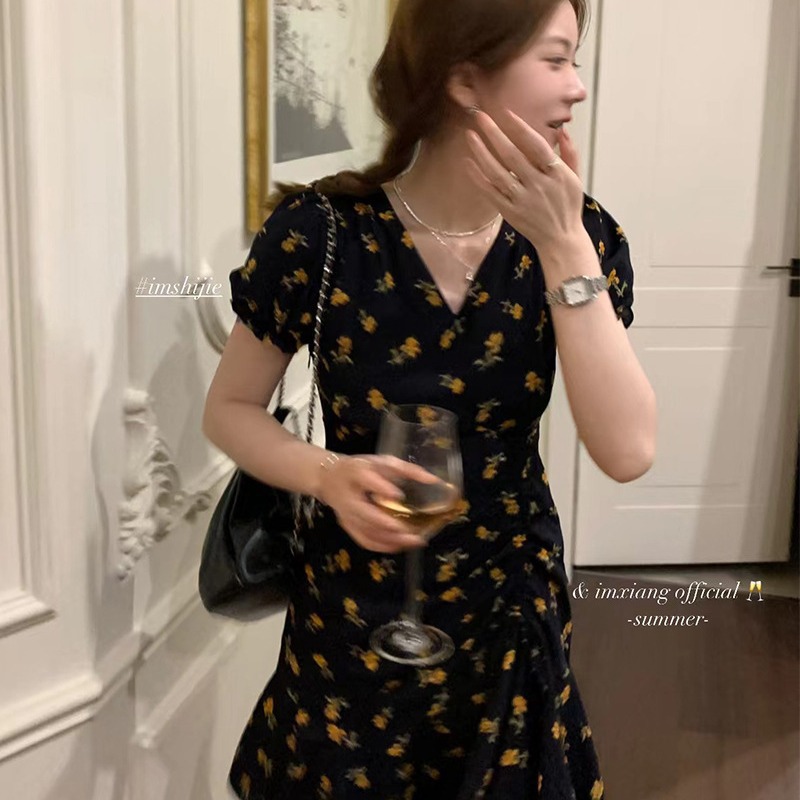 雪紡法式連衣裙夏裝黑色小個子顯瘦法式收腰夏裝連衣裙V領碎花