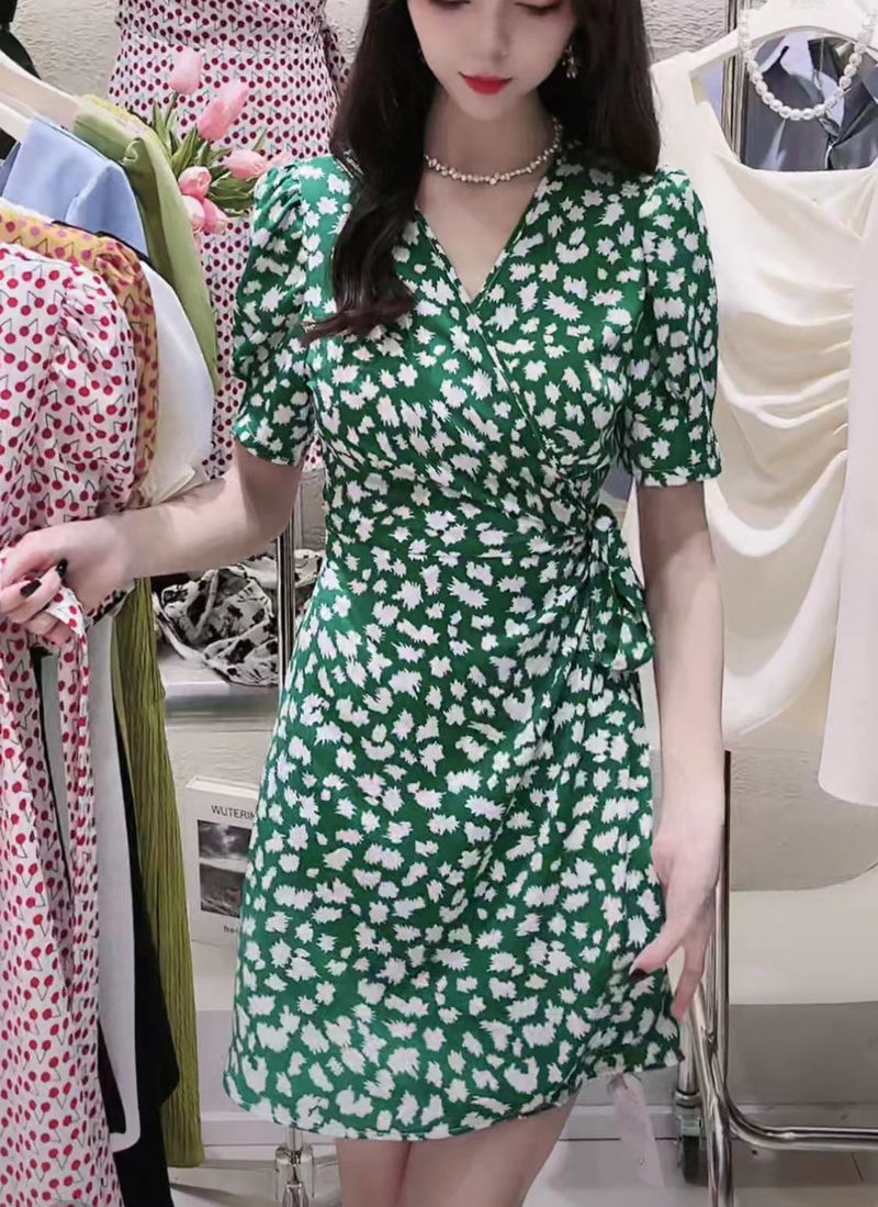 櫻桃一片式連衣裙2024女碎花V領收腰短裙韓版雪紡顯瘦顯腿長裙子