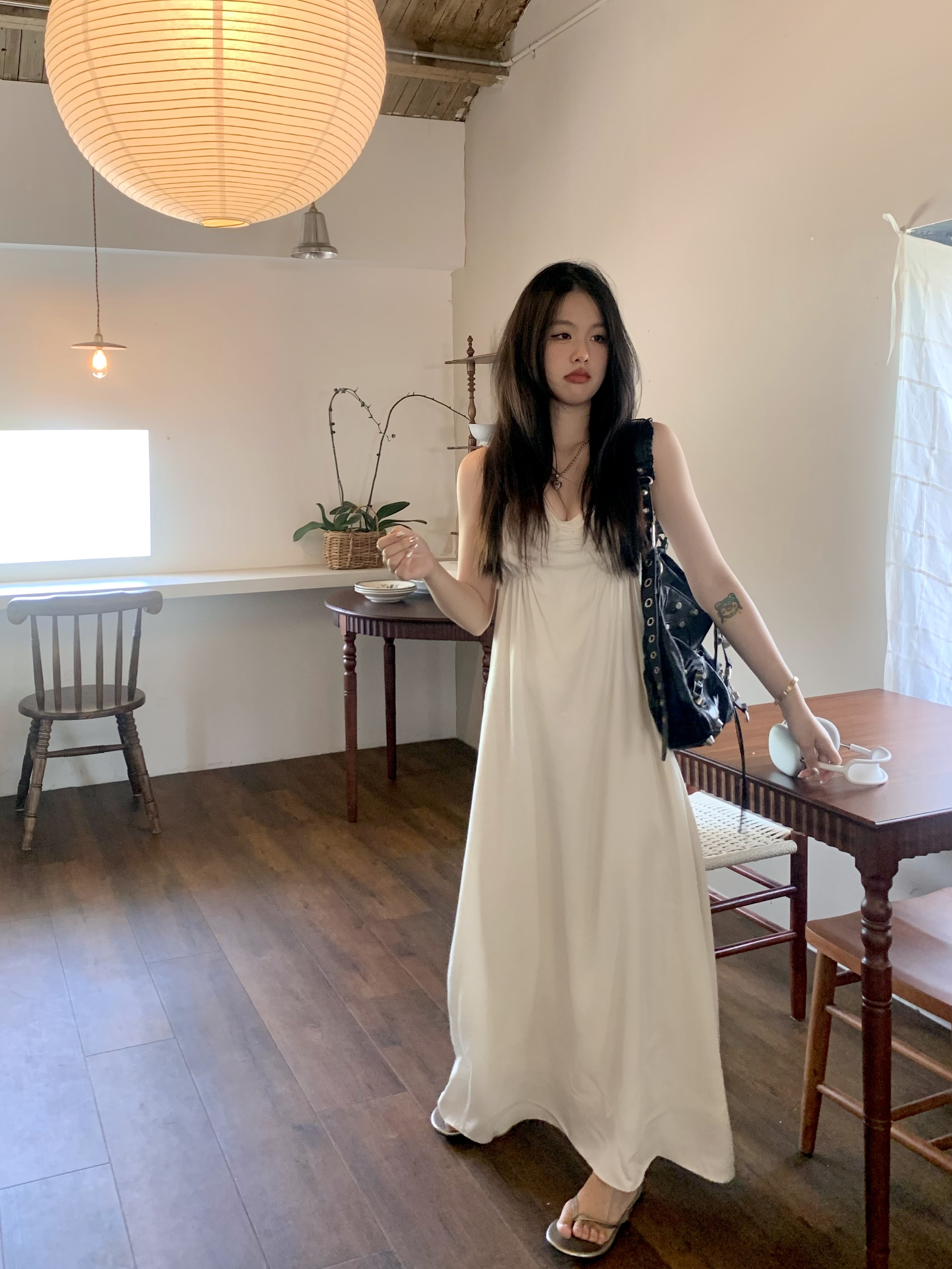 實拍監控 浪漫簡約 出遊仙女裙 百搭性感高級甜吊帶V領連衣裙